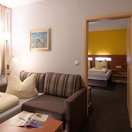 Pension-Cafe-Libelle Elxleben bei Arnstadt エクステリア 写真