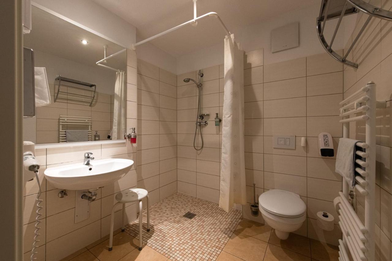 Pension-Cafe-Libelle Elxleben bei Arnstadt エクステリア 写真