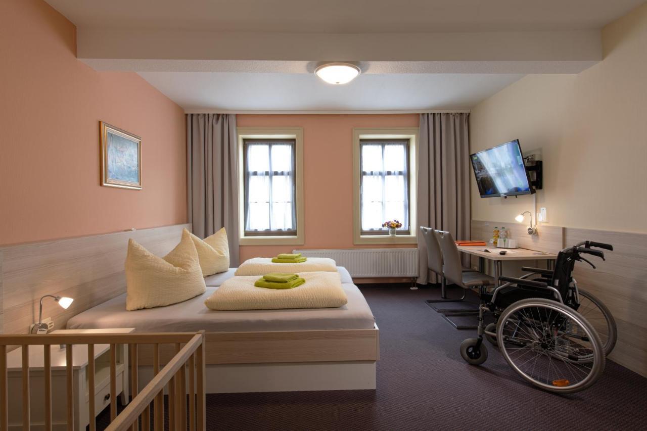 Pension-Cafe-Libelle Elxleben bei Arnstadt エクステリア 写真