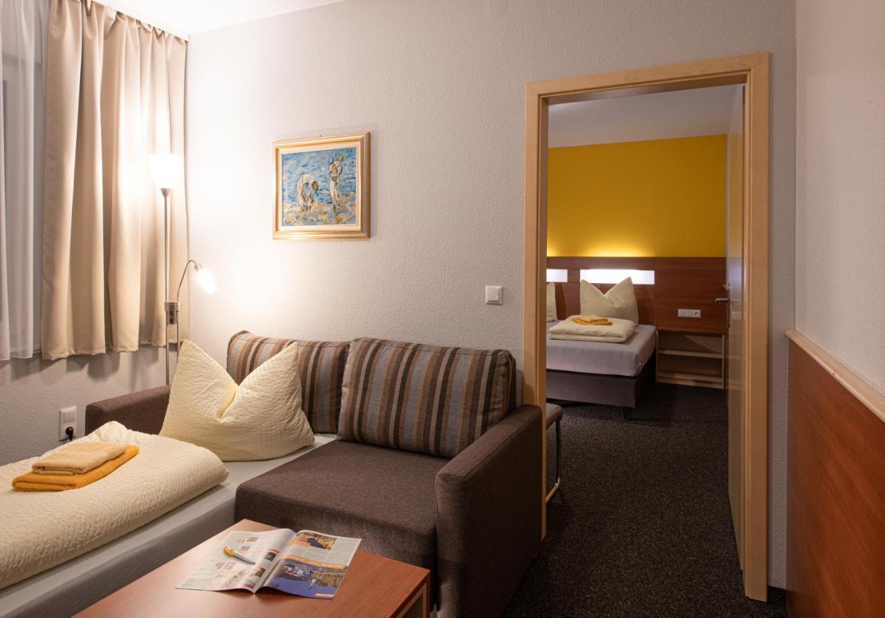 Pension-Cafe-Libelle Elxleben bei Arnstadt エクステリア 写真
