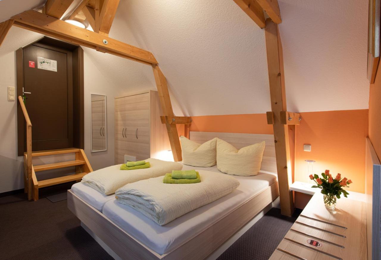 Pension-Cafe-Libelle Elxleben bei Arnstadt エクステリア 写真